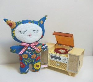 Retro Kitty in Vintage Blue Flower Fabric